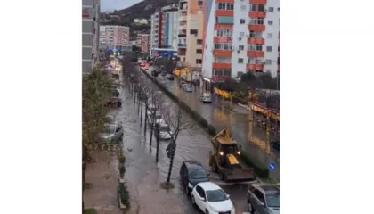 Lezhë/ Përmbytje në disa zona, nxënësit bllokohen, nuk shkojnë dot në shkollë