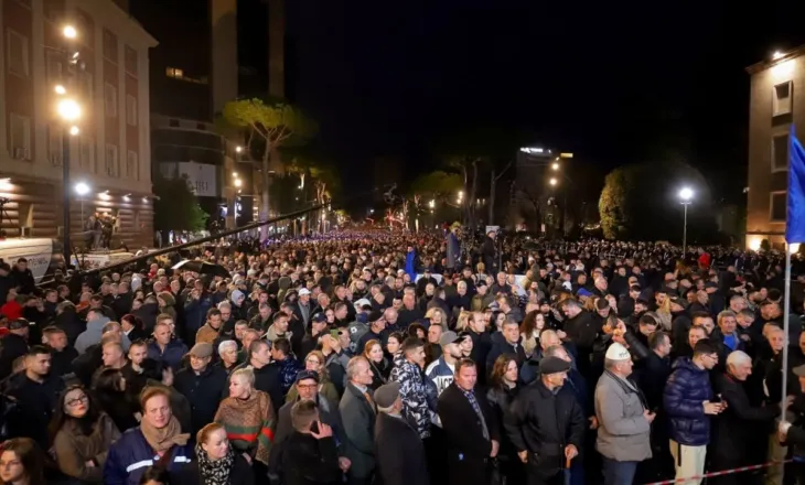 LIVE/ 1300 policë për protestën e opozitës, Berisha mbërrin te Kryeministria, Boçi: Të shprehim revoltën dhe zemërimin tonë