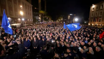 Live/Luçiano Boçi çel fjalimet në protestë: Na ka thirrrur rezistenca