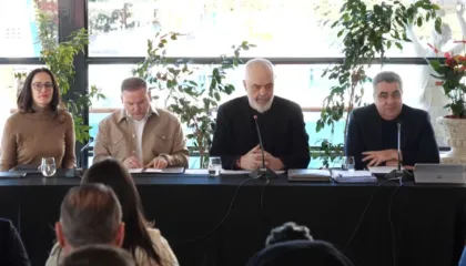 LIVE-Rama mbledh kryebashkiakët: Përmbytjet treguan papërgjegjshmëri qytetare, duke e trajtuar vendin si landfill kudo