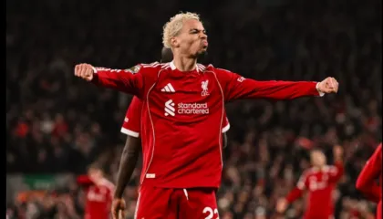 Liverpool bën përmbysjen e madhe për dy minuta, Ekitike i jashtëzakonshëm (video)