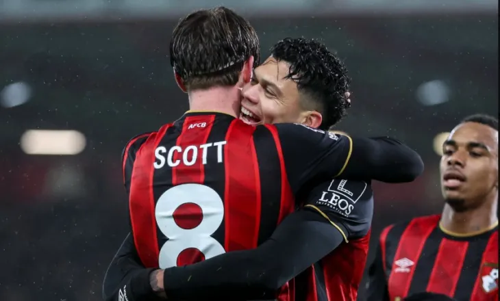 Liverpool zgjohet në fund, Bournemouth bën spektakël në pjesën e parë (video)