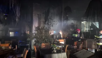 Lokali përfshihet nga flakët/ I mbyllur dhe jashtë funksionit prej kohësh, mësohet se shkak është bërë…