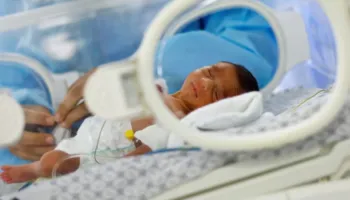 Lufta e Izraelit në Gaza ul numrin e lindjeve me 41%, numër i lartë vdekjesh dhe abortesh