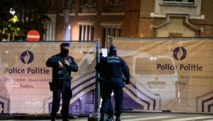 “Lufta mes klaneve të mafias shqiptare”, nis gjykimi për 9 të akuzuarit e vrasjes së Ardit Spahiut, mediat belge zbulojnë emrin e organizatorit  