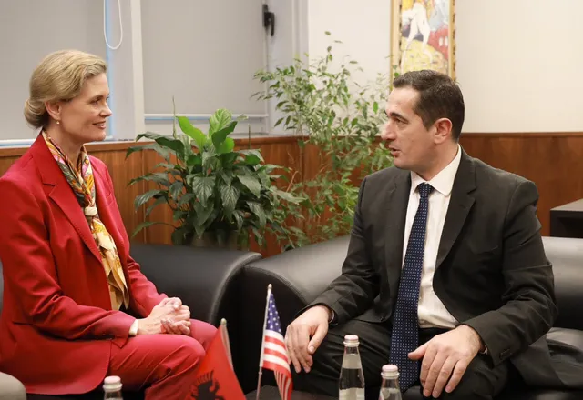 Luftë karteleve të drogës dhe lidhjeve të tyre me këdo e kudo qofshin/ Ambasada e SHBA uron drejtuesit e rinj të SPAK dhe BKH