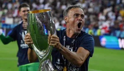 Luis Enrique: Jam pro kartonit portokalli dhe skuadrave me 10 lojtarë