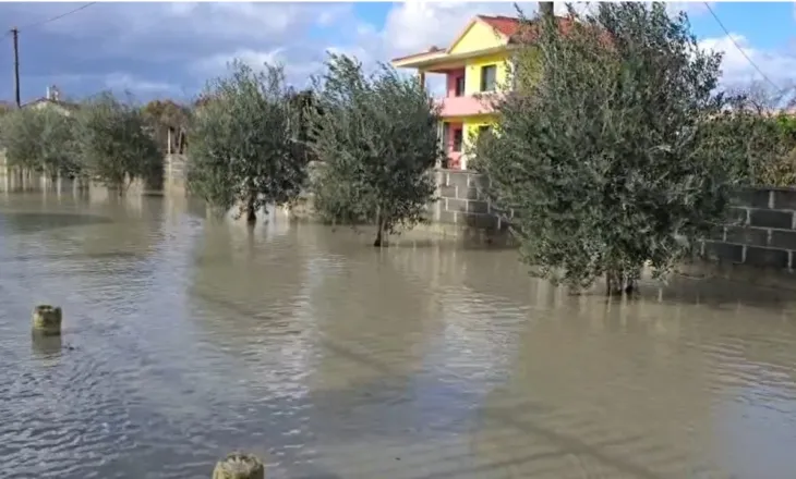 Lumi Erzen del nga shtrati, përmbytje masive në Sukth dhe Katund i Ri