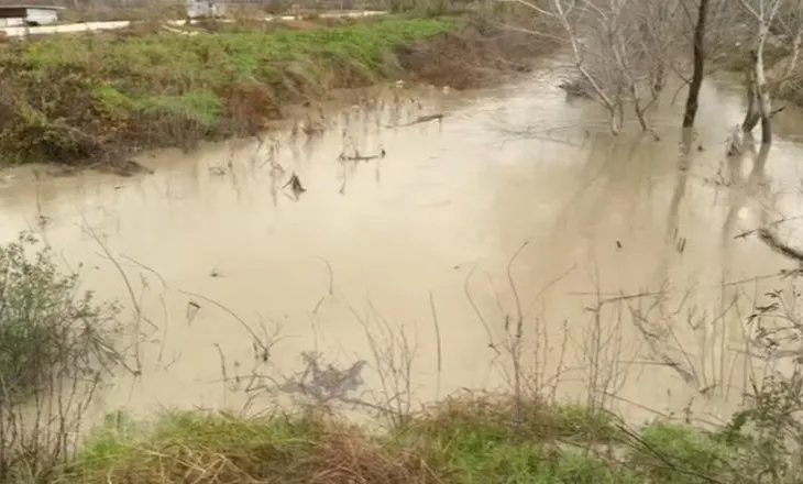 Lumi Ishëm del nga shtrati, përmbyten qindra hektarë toka bujqësore