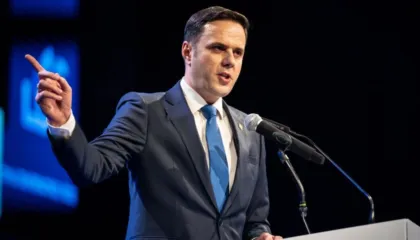 Lumir Abdixhiku zyrtarisht dorëzon dorëheqjen e tij para Kuvendit të LDK-së