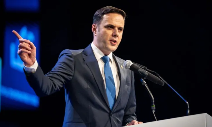 Lumir Abdixhiku zyrtarisht dorëzon dorëheqjen e tij para Kuvendit të LDK-së