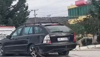Lushnje/ Aksident në rrethrrotullimin e Savrës, përplasen 2 mjete, s’ka të lënduar