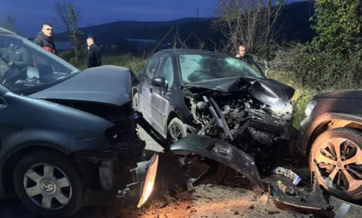 Makina del nga rruga në Sarandë, plagosen dy të rinj/ EMRAT