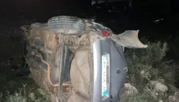 Makina del nga rruga në Sarandë, plagosen dy të rinjtë (Emrat)