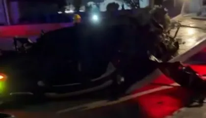 Makina ‘fluturon’ nga ura, humb jetën një 18-vjeçare, plagosen shoferi dhe 2 këmbësorë