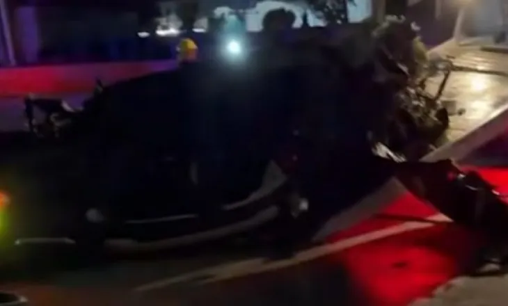 Makina ‘fluturon’ nga ura, humb jetën një 18-vjeçare, plagosen shoferi dhe 2 këmbësorë