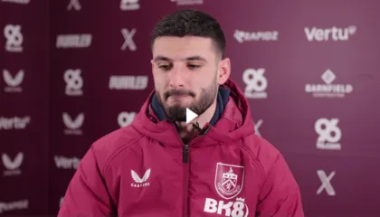 Makthi i dëmtimeve, rikthimin në formë te Burnley dhe përvoja e “bomb squad” të Chelsea; rrëfehet në 360 gradë Broja