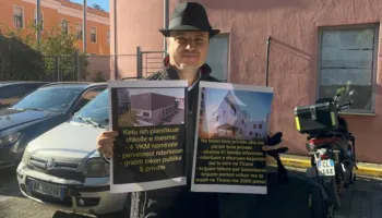 Malltezi në seancën e GJKKO/ Proteston me fotot e pronës së lënë për gjimnaz, por që Rama ia fali Bollinos