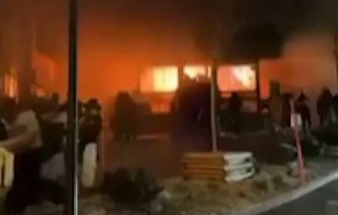 Masakra në Crans-Montana, 6 italianë të zhdukur. E plagosur edhe pronarja e lokalit. Dëshmitë: Ambienti nuk kishte dalje emergjence