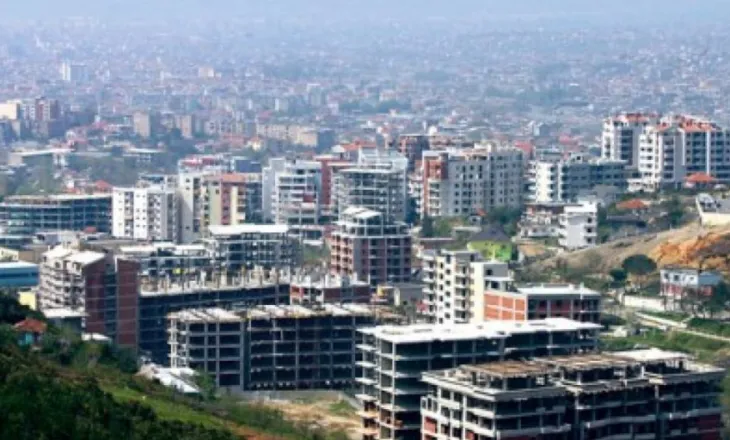 Mashtronin qytetarët me premtime për blerje apartamentesh, arrestohen dy persona