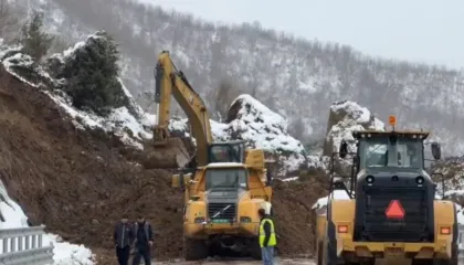 Masiv dherash në rrugën Qukës-Qafë Plloçë, aksi i bllokuar edhe për 7 ditë