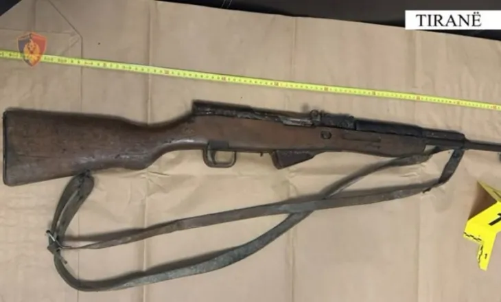 Mbante armë pa leje në banesë, arrestohet 32-vjeçari në Vaqarr