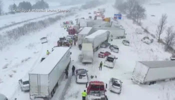 Mbi 100 makina përfshihen në aksident në mes të borës