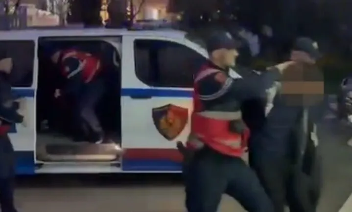 Mbi motor me armë në dorë në shëtitoren e Durrësit, policia: Shmangëm atentatin