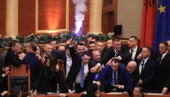 Mblidhet Byroja për deputetët e përjashtuar, Këlliçi letër Peleshit: Mbledhja të jetë me dyer të hapura!