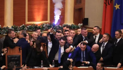 Mblidhet Byroja për deputetët e përjashtuar, Këlliçi letër Peleshit: Mbledhja të jetë me dyer të hapura!