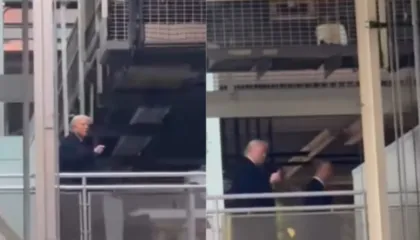 “Mbrojtës pedofilësh”/ Moment tensioni gjatë vizitës së Trump në fabrikën Ford, presidenti-punëtorit: F*** you