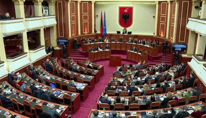 Mbrojtja e gazetarëve, opozita kundërshton projektin e qeverisë për dekriminalizimin e shpifjes