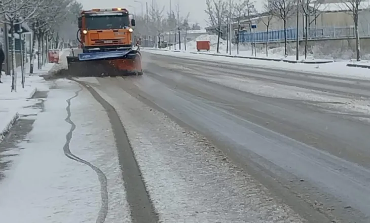 Mbulohet nga bora qarku i Korçës/ Rama: Strukturat bashkiake në terren, qarkullimi rrugor është i hapur