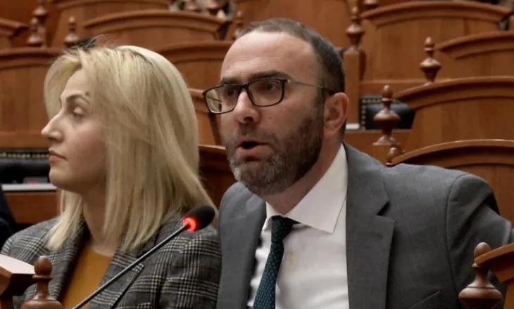 Mbyllja e Kadastrës në Vlorë, Bardhi akuza Koçiut: Nuk u garantoni dot punonjësve siguri nga krimi