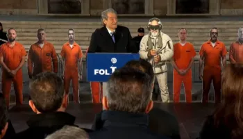 “Më 24 janar, natën ta bëjmë ditë”/ Foltorja e PD para Kryeministrisë, Berisha: Shqipëria nuk do ketë kurrë Kushtetutë pa demokratët