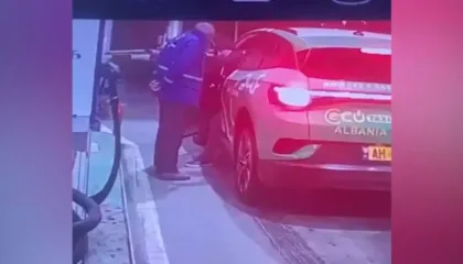 Me armë, kryen tre vjedhje brenda pak orësh/ Policia e Fushë-Krujës dhe Tiranës në kërkim të të riut (VIDEO)