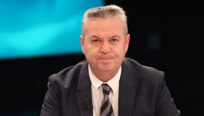 Me fishekzjarre nuk rrëzohet qeveria/ Myslim Murrizi: Revolucioni i opozitës është tallje