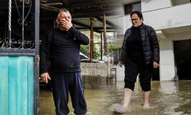 “Më iku mundi, burri që më vdiq në Greqi duke punuar”/ Durrësi i përmbytur “skenë krimi”/ Bllokohen kanalet