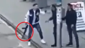 Me kallashnikov në dorë në mes të qytetit/ Terrorizoi qytetarët në Podujeve, arrestohet autori pas të shtënave me armë