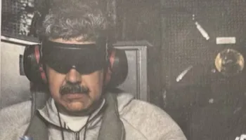 Me pranga dhe syze të errëta, Presidenti Trump poston fotografinë e Maduros pas kapjes nga ushtria e SHBA