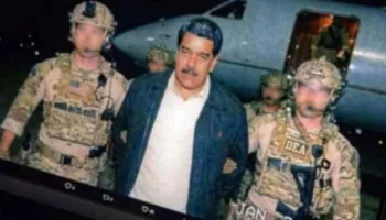 Me pranga në duar, i shoqëruar nga agjentët e DEA, Maduro i përshëndet dhe i uron për Vitin e Ri