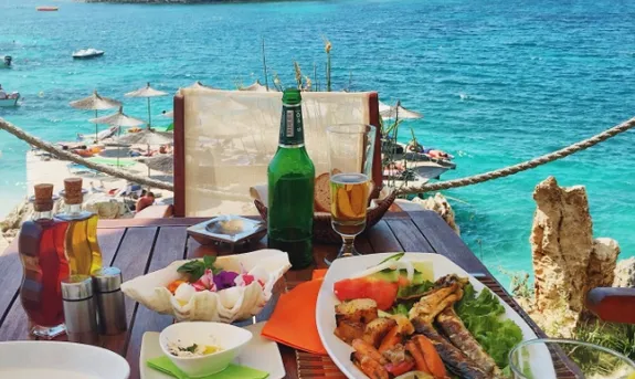 Media australiane rekomandon Shqipërinë: Ofron kuzhinë të larmishme dhe histori të pasur