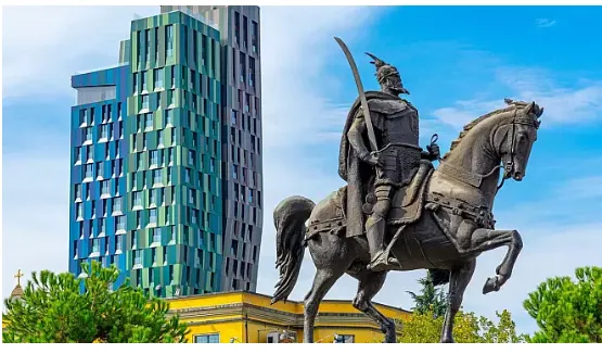 Media e huaj: Tirana, arratisja dimërore e irlandezëve