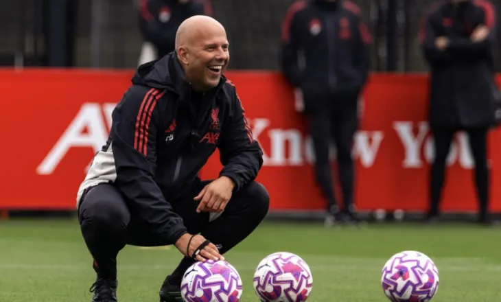 Mediat angleze, Slot largohet në verë