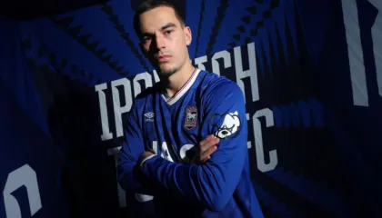 Mehmeti në prezantim: Jam i uritur, të ngjitemi në Premier League