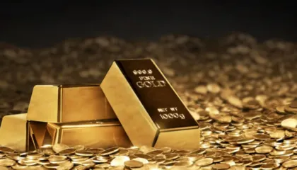 Mes tensioneve globale dhe presionit ndaj Rezervës Federale, çmimi i arit kap shifra historike