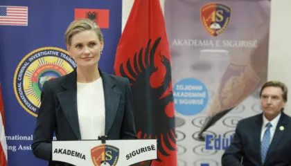 Mesazhi i fortë i ambasadës së SHBA-ve: Grupet kriminale shqiptare përbëjnë rrezik për sigurinë… ndjekim prioritetet e Trump!