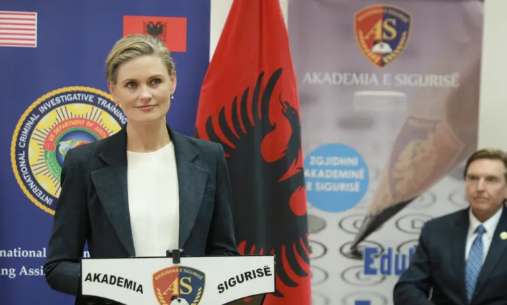 Mesazhi i fortë i ambasadës së SHBA-ve: Grupet kriminale shqiptare përbëjnë rrezik për sigurinë… ndjekim prioritetet e Trump!