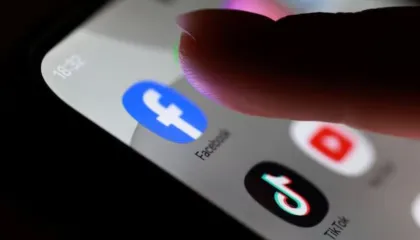 Meta, TikTok dhe YouTube në gjyq: Akuzohen për varësinë e të rinjve nga rrjetet sociale