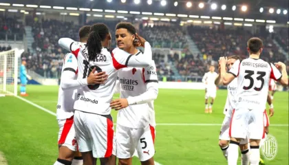 Milan e nis vitin mbarë, Leao mjafton për suksesin ndaj Cagliari-t, Allegri: Titulli? Ende herët, ka shumë skuadra në garë